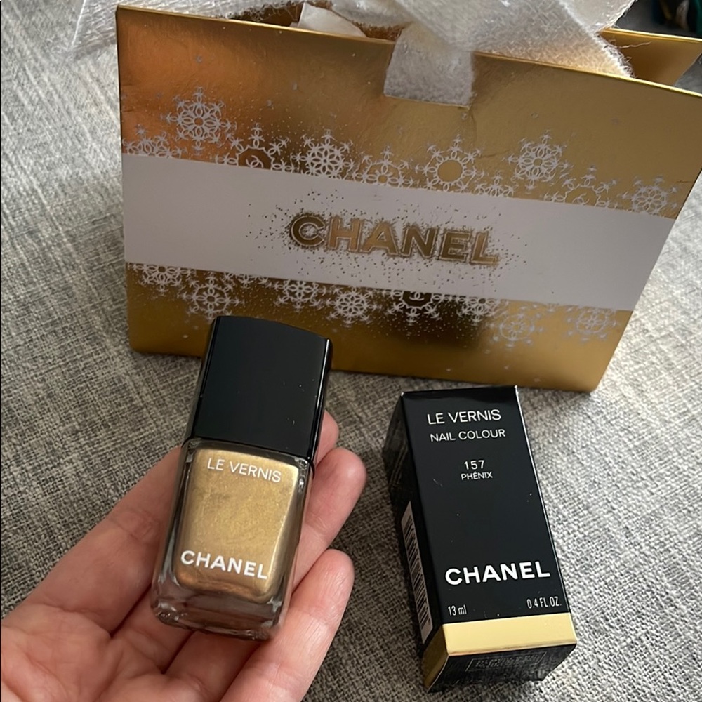 CHANEL Gold Nail Colour BNIB